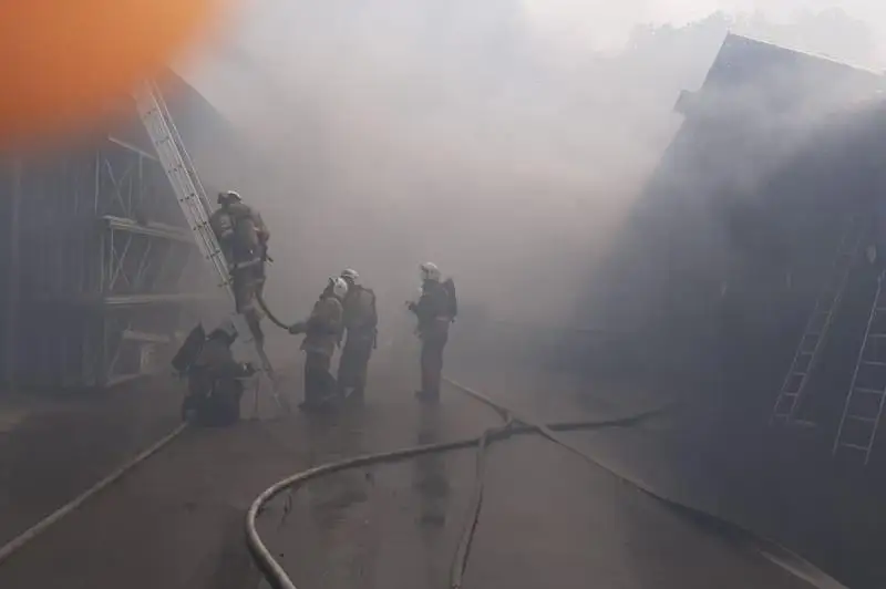 Склад горит в Алматы