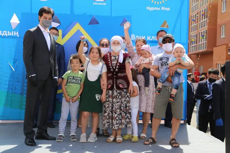 284 новосела получили ключи от квартир в ЗКО