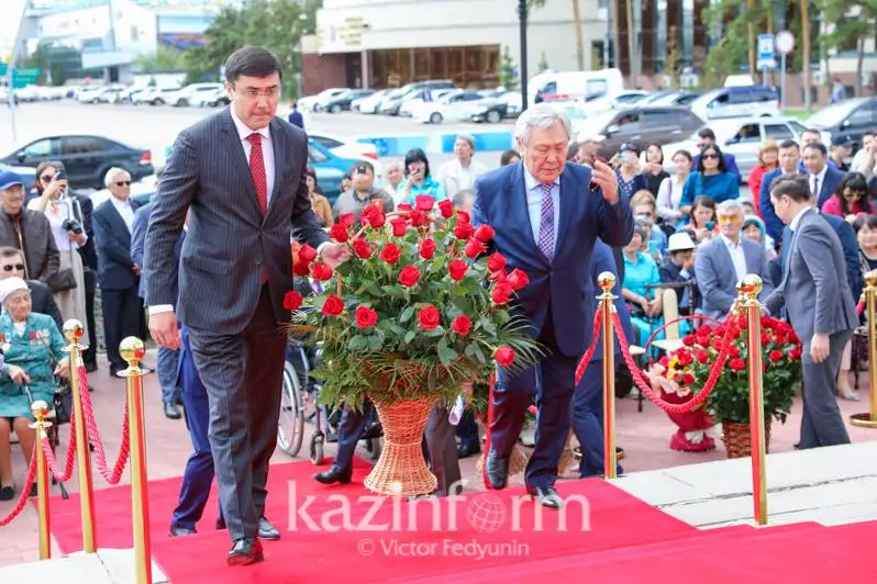 В столице почтили память Абая Кунанбаева