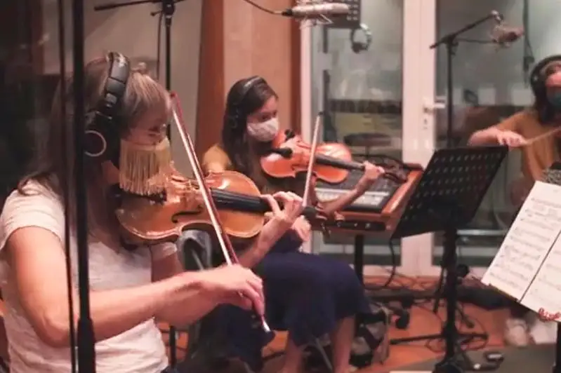 Американская группа исполнила популярную песню Абая «Айттым сәлем, Қаламқас»