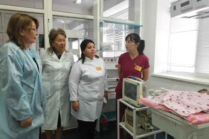 Группа ведущих врачей страны прибыла в Атыраускую область