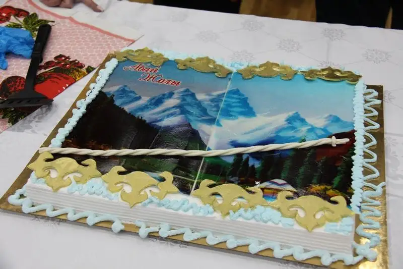 «Путь Абая» весом 5 кг испекли школьники в Петропавловске