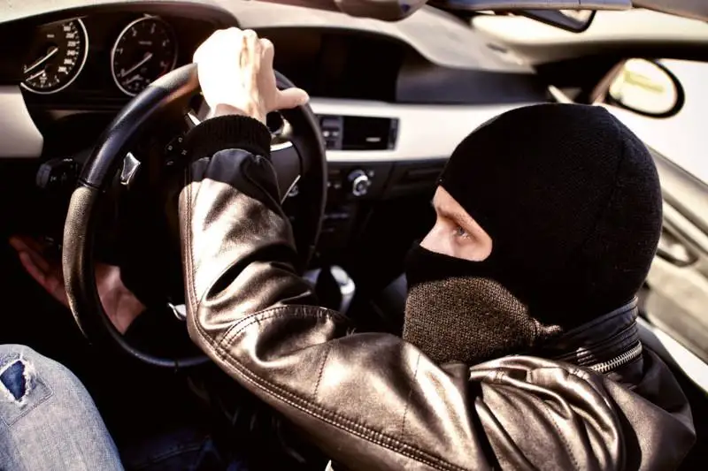 Житель столицы купил Toyota Camry 70 на похищенные у пенсионера деньги