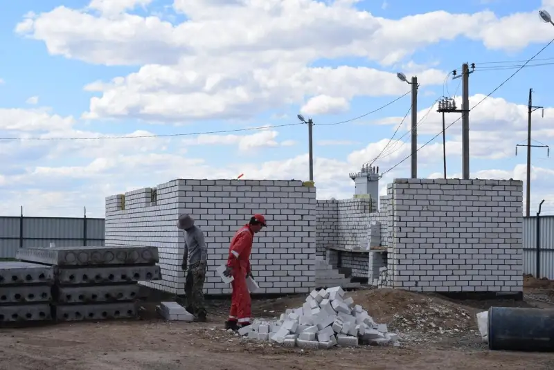 Многоэтажные дома строят для очередников в райцентре ЗКО