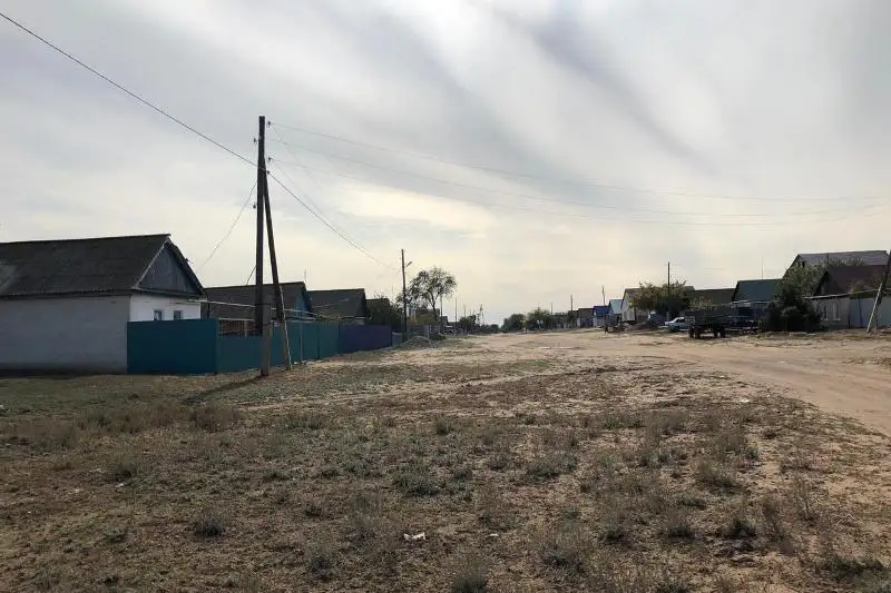 Вдове с больным ребенком помогли провести газ в дом односельчане в ЗКО