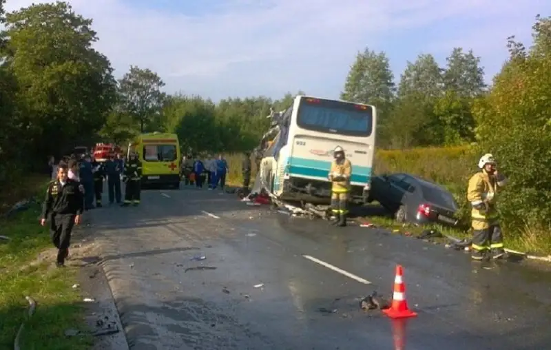 Семь человек погибли в ДТП с участием автобуса в России