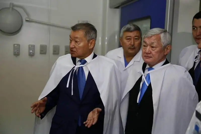 Бердибек Сапарбаев высоко оценил гибридную операционную в ВКО