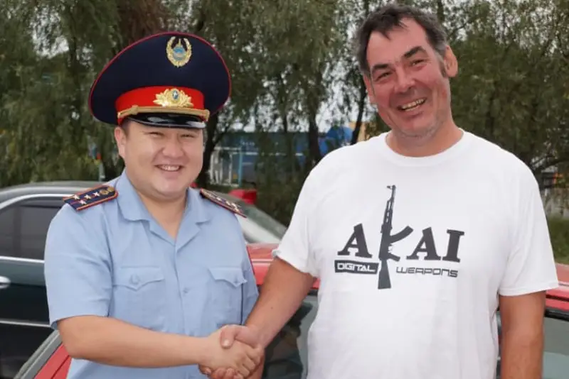 Павлодарские полицейские помогли британским путешественникам