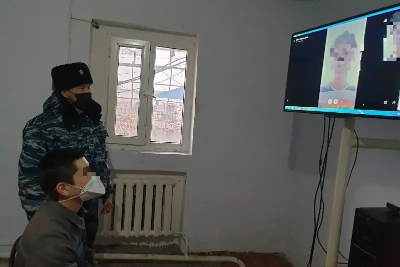 Осужденные в Атырау общаются с близкими в онлайн-режиме