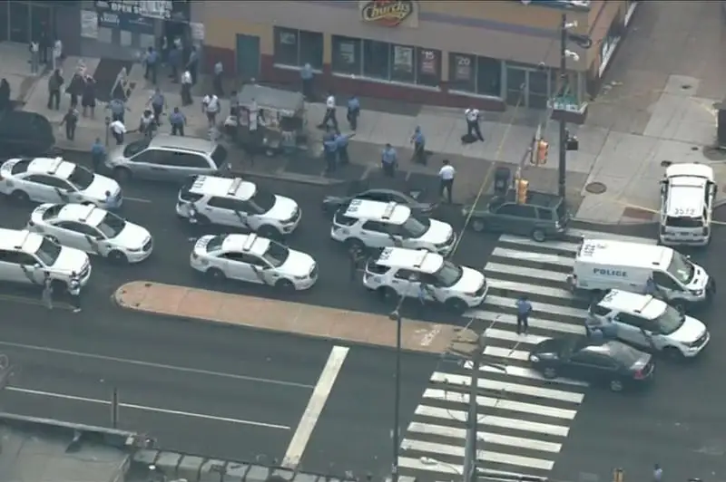 Шесть полицейских получили ранения в перестрелке в Филадельфии