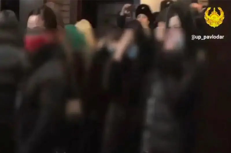 Четыре часа не выпускали клиентов из рестобара в Павлодаре