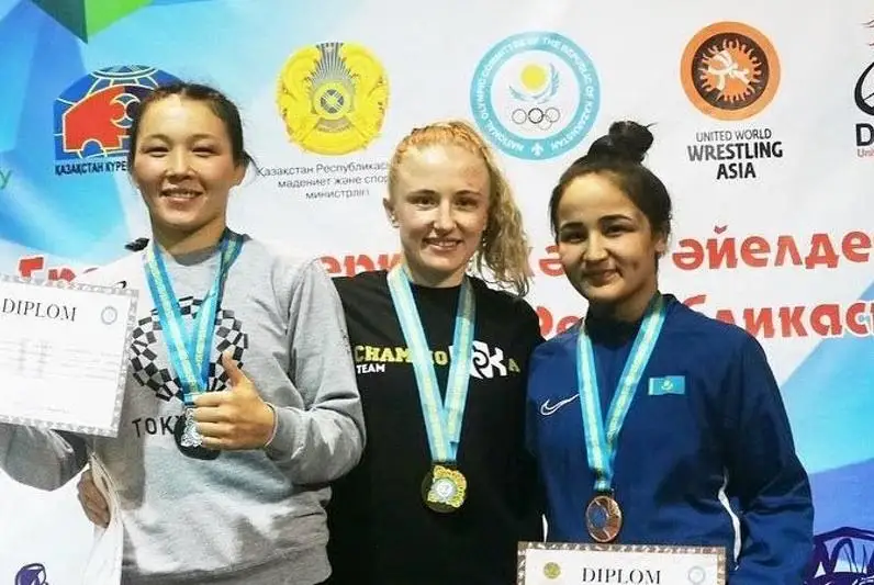 Три «золота» завоевали столичные спортсменки на чемпионате страны по женской борьбе