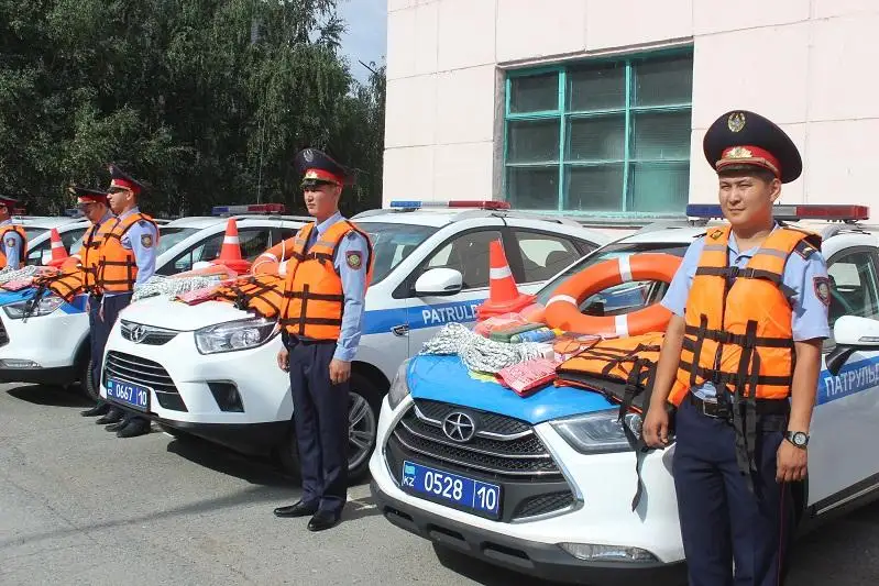 Автомобили костанайских полицейских укомплектовали спасательными средствами