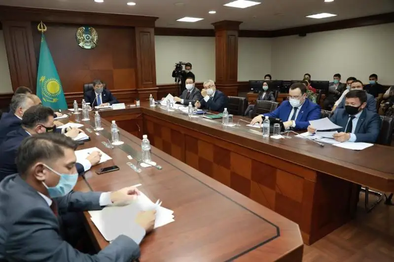 Аким Атырауской области потребовал сократить вредные выбросы в атмосферу