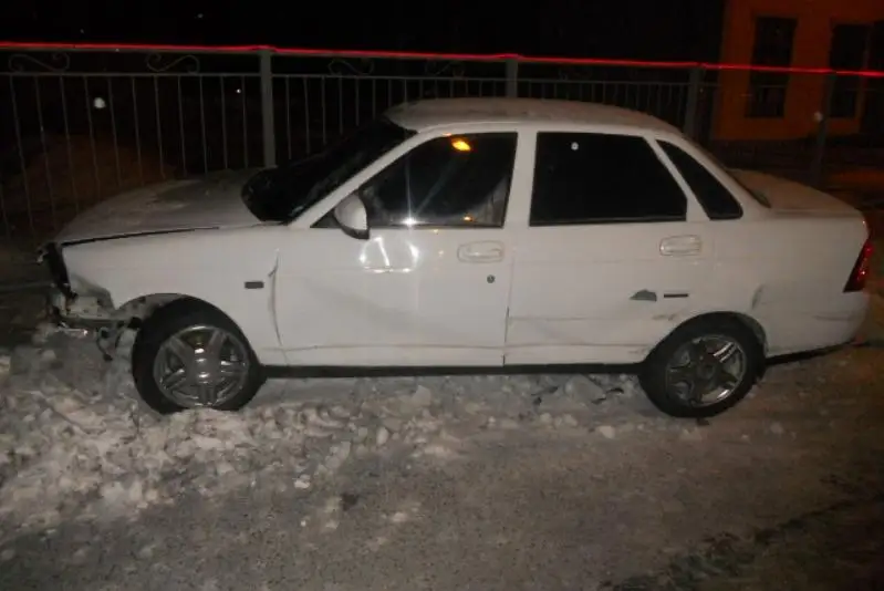 Охранник автостоянки угнал автомобиль и допустил аварию в Семее