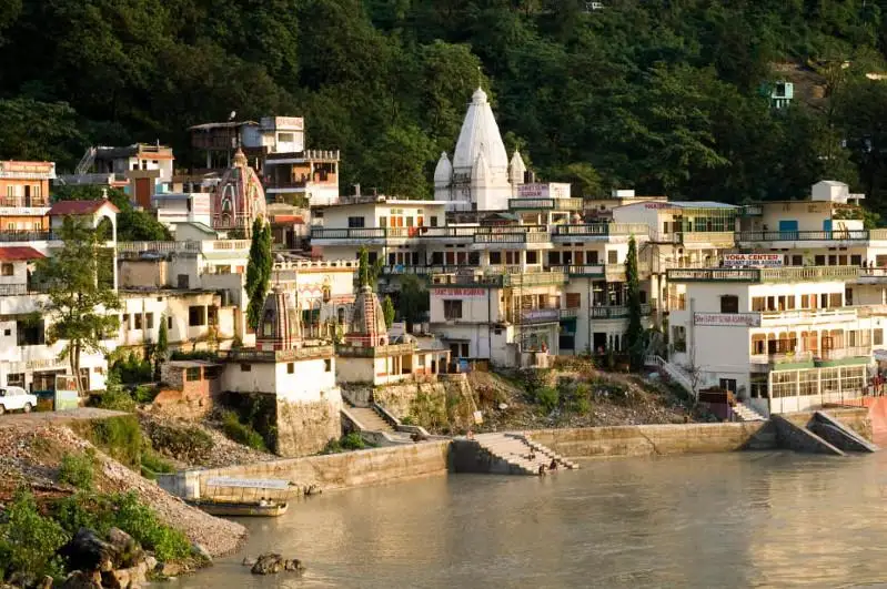 Иностранные туристы укрывались от коронавируса в пещере почти месяц в Индии