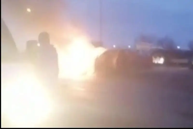 Из горящего автомобиля вызволил мужчину павлодарский полицейский