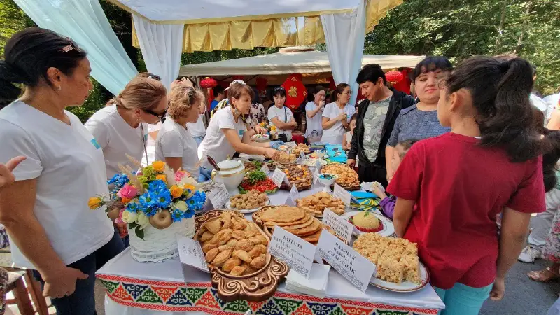 Казахстанские дипломаты приняли участие в фестивале национальных блюд в Ташкенте