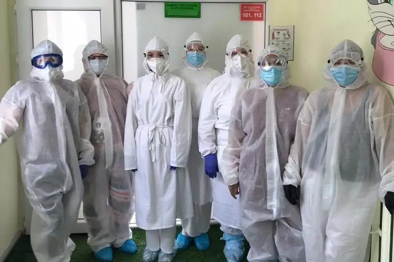 Страх, боль и потоки больных: врачи Караганды рассказали о своей работе во время пандемии