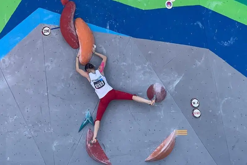 Казахстанка вышла в финал ЧА по спортивному скалолазанию в «боулдеринге»