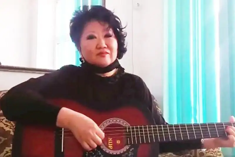 «Включите сотовые и смотрите!» - на экране артисты жамбылского театра