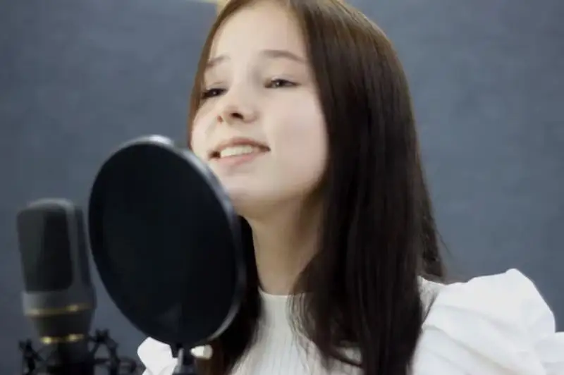 Данэлия Тулешова посвятила ветеранам песню