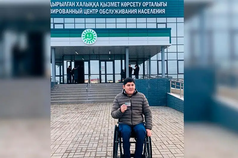 Особенный водитель получил права в Атырау