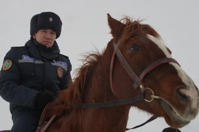 Конное патрулирование и рейды на снегоходах организовали спасатели Алматинской области