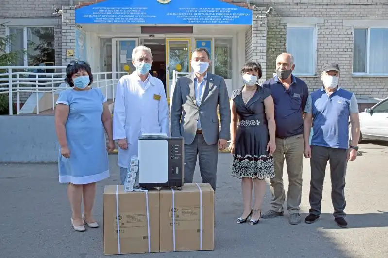 Кислородные концентраторы и пульсоксиметры передали меценаты районной больнице в СКО