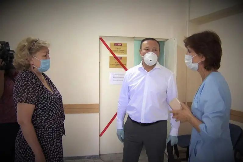 Мажилисмены участвуют в мониторинге аптек и медучреждений