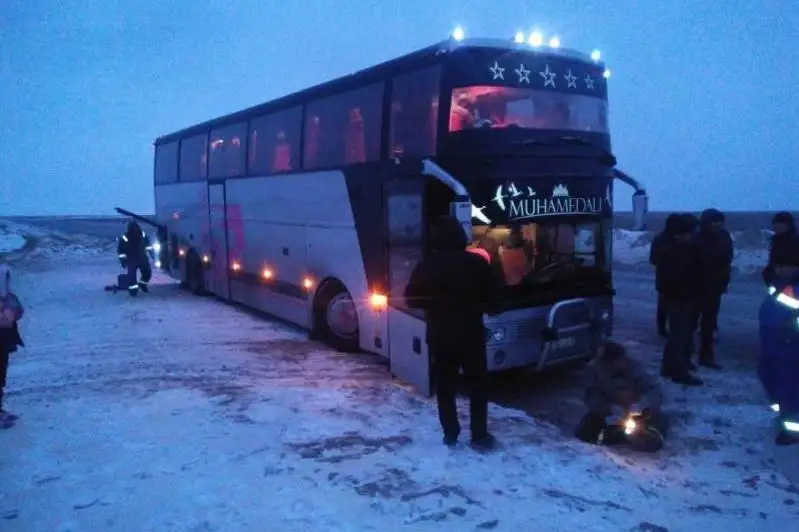 Более 20 человек эвакуировано на заснеженных трассах Жамбылской области