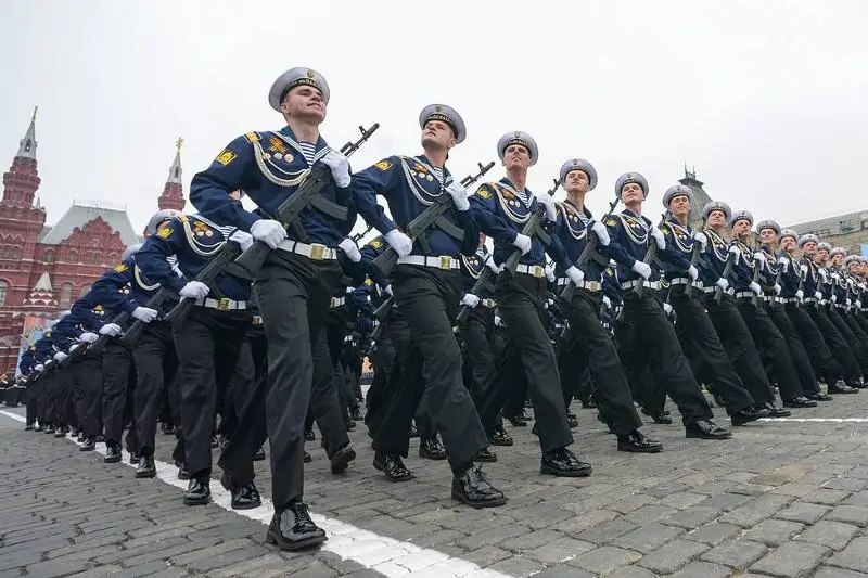 Владимир Путин поручил исключить риски для здоровья участников Парада Победы в Москве