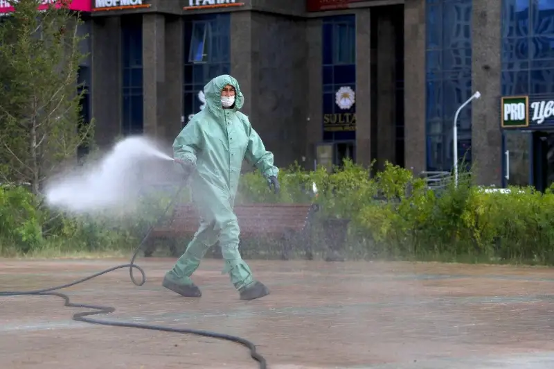 Военные возобновили дезинфекцию в ряде регионов Казахстана