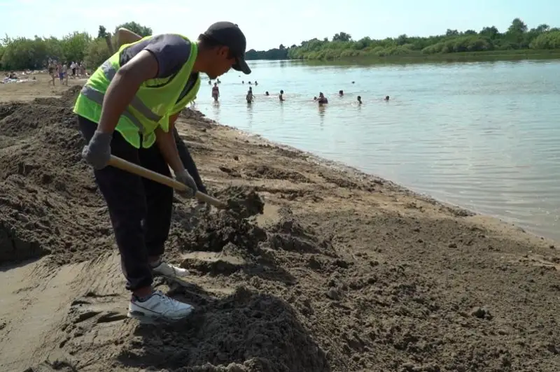 Пляжи благоустраивают в Петропавловске