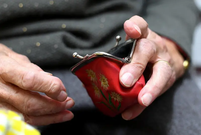 Лжеполицейский обманом забрал у пенсионерки деньги в Павлодаре