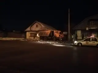 Водитель «Камаза» врезался в дом в Петропавловске