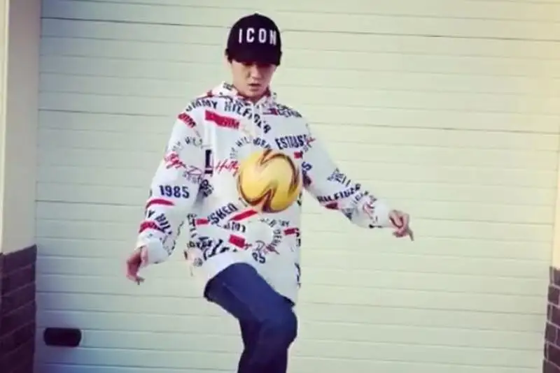 Димаш вспомнил футбольное прошлое и показал класс во время карантина