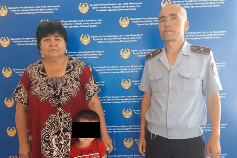 Ушел играть и пропал: 4-летнего мальчика нашли за час туркестанские полицейские