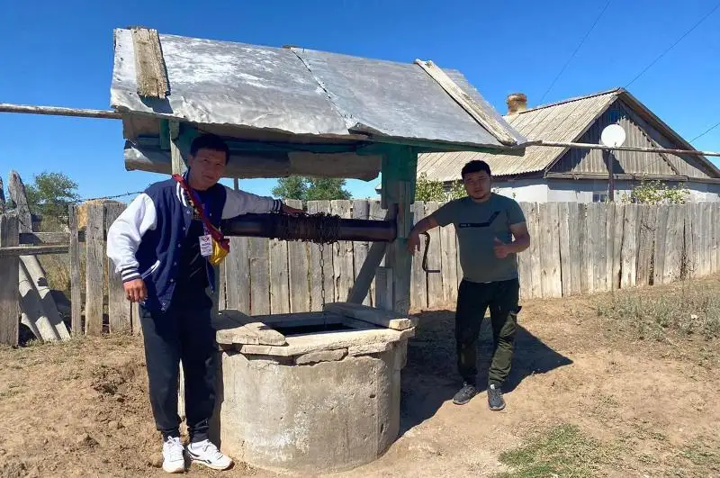 Провести воду в дома сельчанам помогают волонтеры Таскалинского района ЗКО