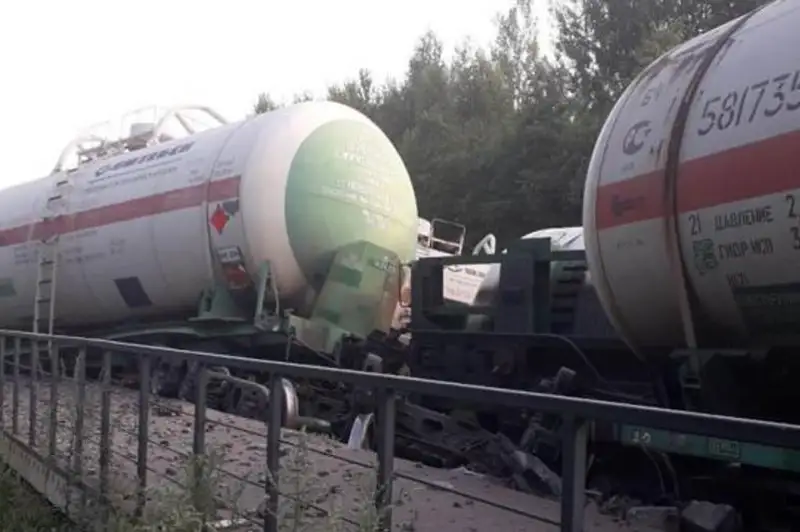 15 цистерн с пропаном сошли с рельсов в Беларуси