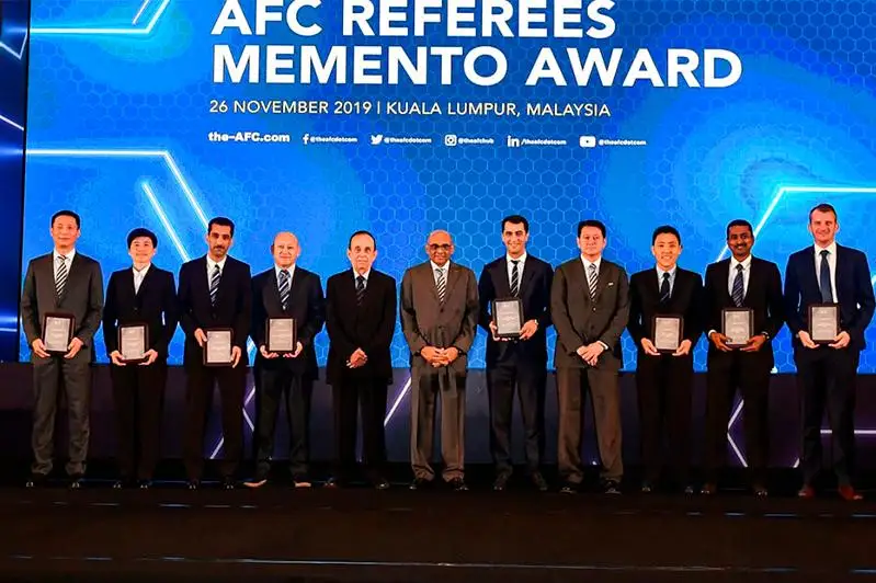 Футбольный матч длиною в жизнь: Лучшего арбитра Азии Равшана Ирматова чествовали в Малайзии