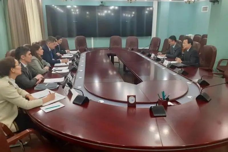 Елжан Биртанов встретился с послом Китая в Казахстане