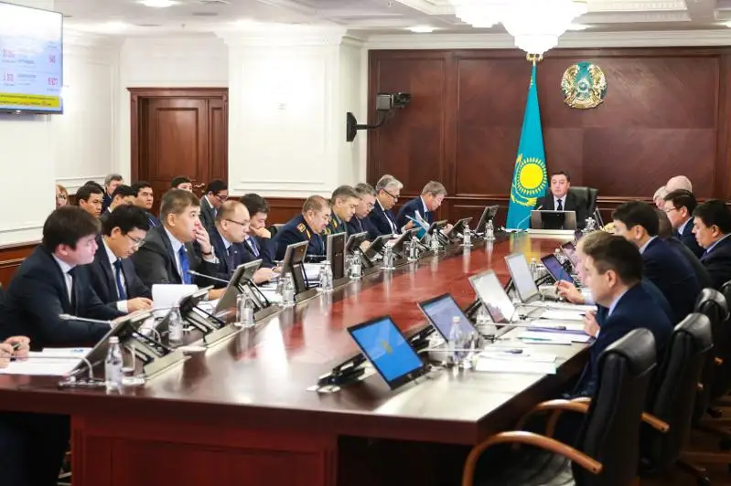 Премьер поручил наказать ряд чиновников за необоснованный рост цен на продукты