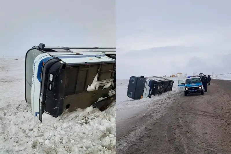Из-за гололеда автобус с пассажирами слетел с трассы в Актюбинской области