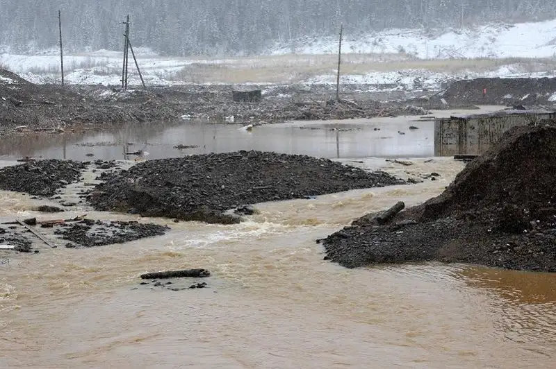 В результате прорыва в Красноярском крае РФ разрушены пять дамб