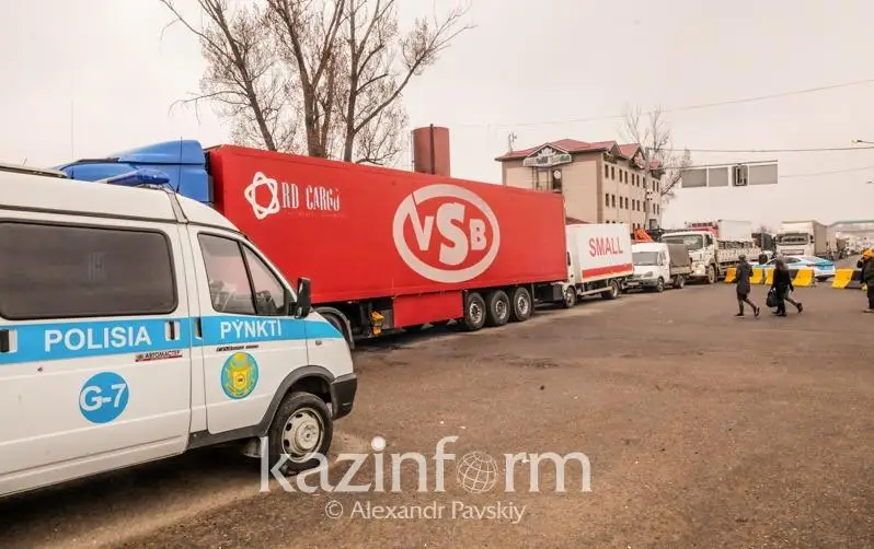 На въезде в Алматы задержали забитую виноводочной продукцией частную «скорую помощь»