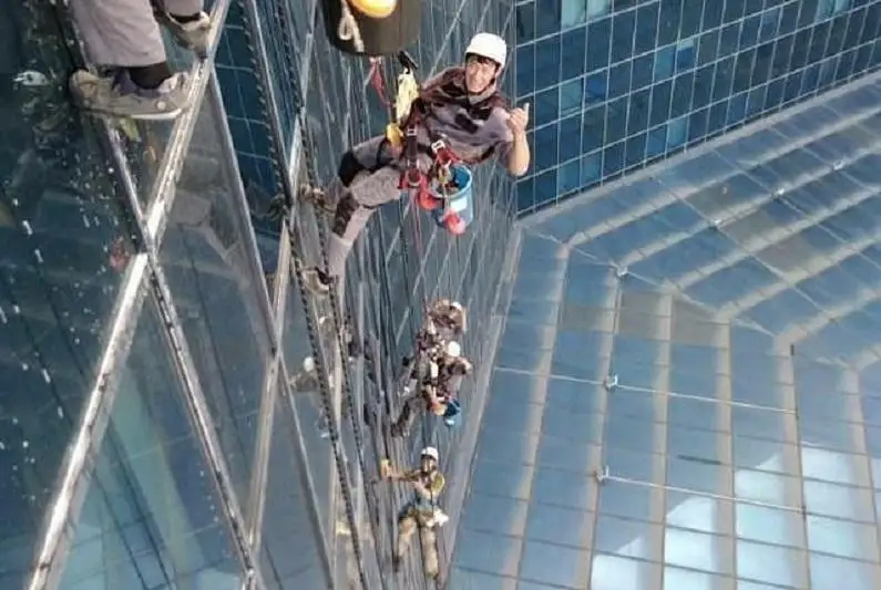 Заказ цветов с доставкой в окно возлюбленной набирает популярность в Атырау