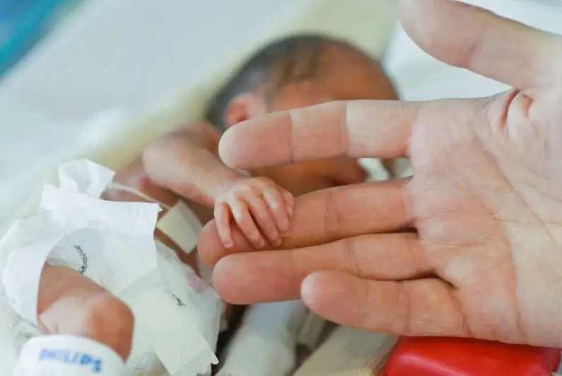 Казахстанские волонтеры помогают выживать недоношенным детям по всему миру