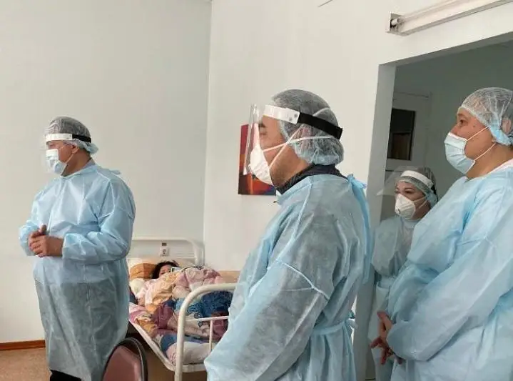 Ержан Бабакумаров навестил находящихся на карантине в Алматы