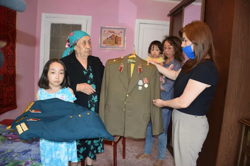 Семейные реликвии ветерана ОВД передали в музей Акмолинской области